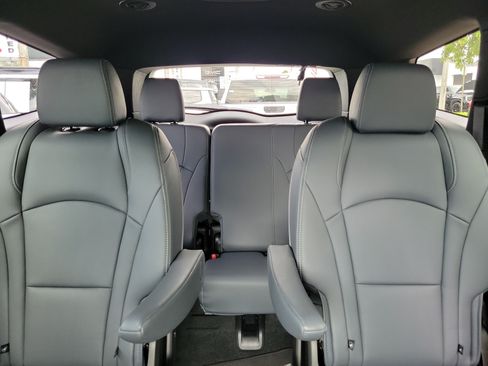 Used 2024 Buick Enclave Essence w/ Sport Touring Edition FWD image 15