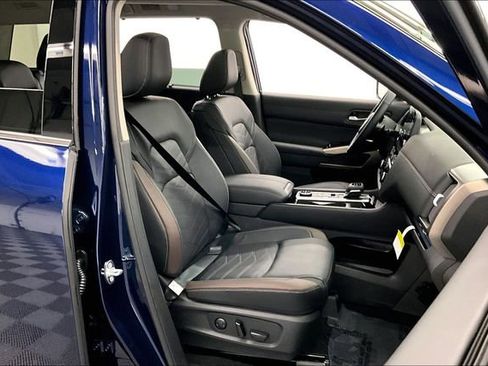 New 2025 Nissan Pathfinder Platinum w/ Lighting Package (N93) image 38