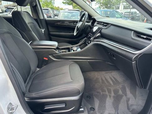 Certified 2021 Jeep Grand Cherokee L Laredo w/ Luxury Tech Group I AWD/4WD image 10