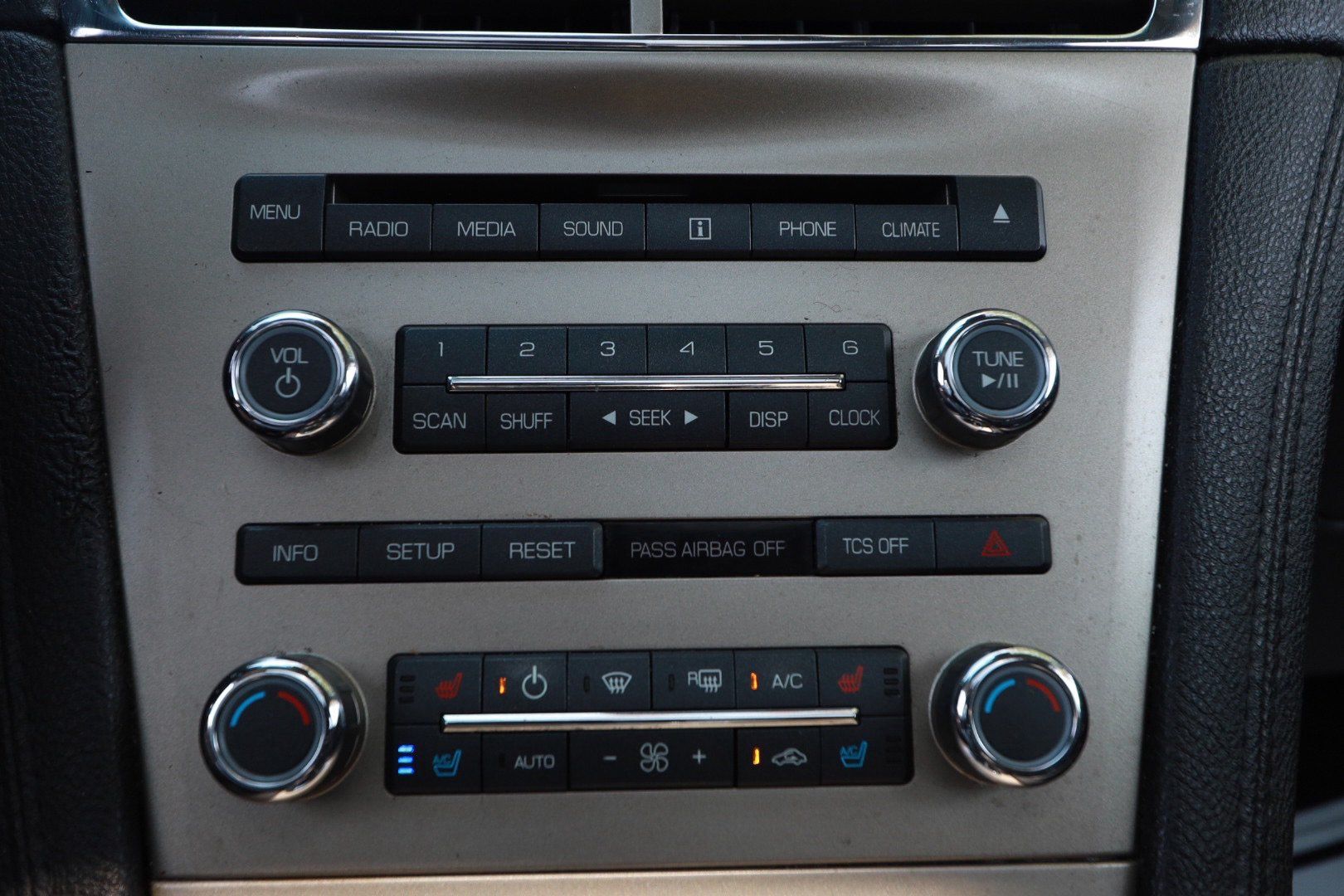 Used 2012 Lincoln MKT FWD image 16