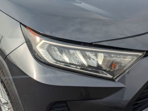 Used 2019 Toyota RAV4 XLE w/ Convenience Package FWD image 9