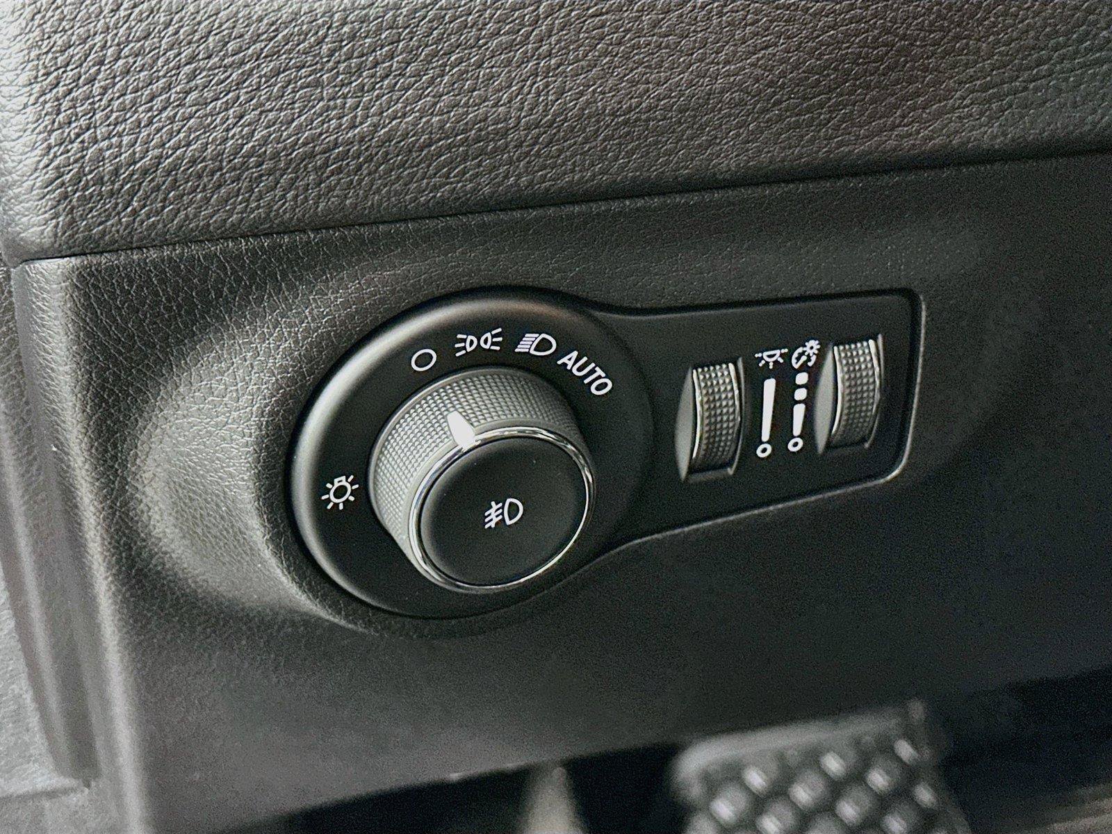 Used 2020 Jeep Compass Latitude w/ Cold Weather Group AWD/4WD image 13