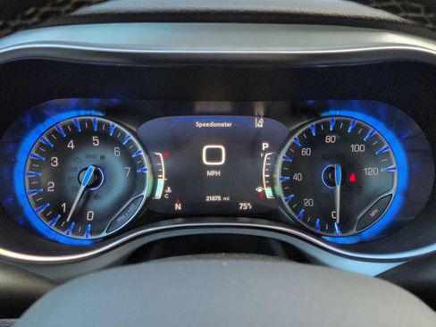 Used 2026 Chrysler Pacifica Limited FWD image 28