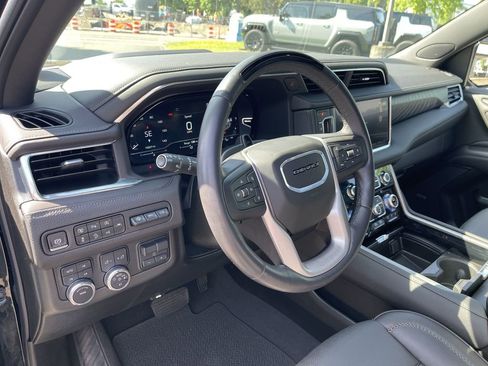 Used 2024 GMC Yukon Denali w/ Advanced Technology Package AWD/4WD image 10