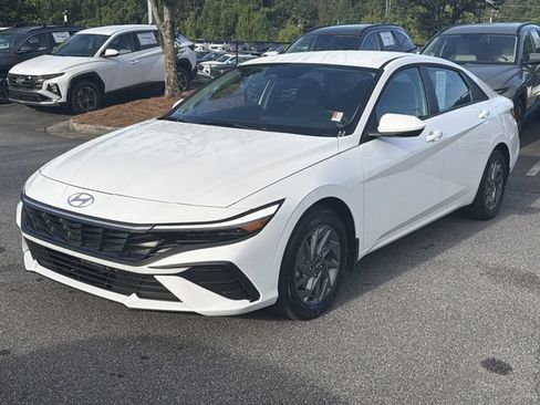 Certified 2026 Hyundai Elantra Hybrid FWD image 3