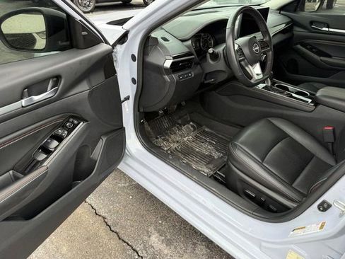 Used 2023 Nissan Altima 2.5 SR w/ SR Premium Package image 18