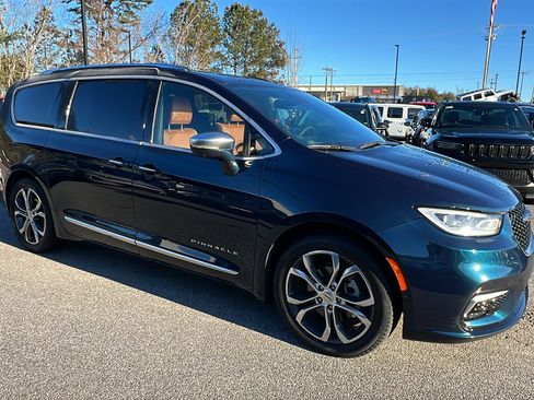 Certified 2024 Chrysler Pacifica Pinnacle image 5