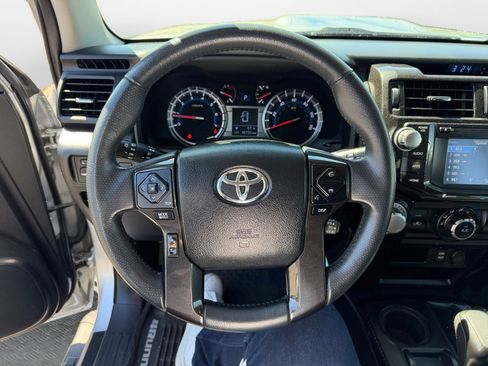 Used 2018 Toyota 4Runner TRD Off-Road image 10