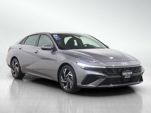 Used 2025 Hyundai Elantra SEL image 7