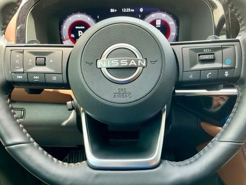 Used 2024 Nissan Pathfinder Platinum FWD image 28