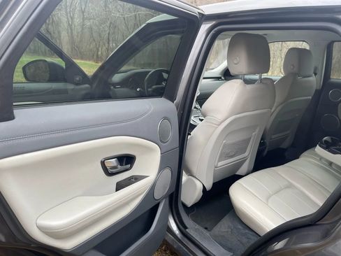 Used 2019 Land Rover Range Rover Evoque image 9