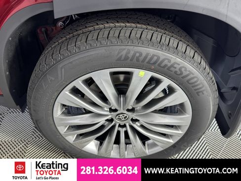 New 2026 Toyota Highlander Platinum AWD/4WD image 15
