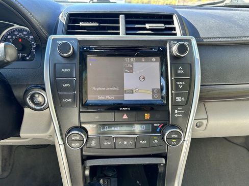 Used 2016 Toyota Camry XLE image 8