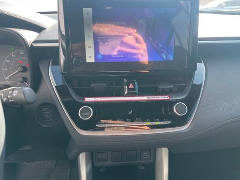 Used 2024 Toyota Corolla Cross SE image 6