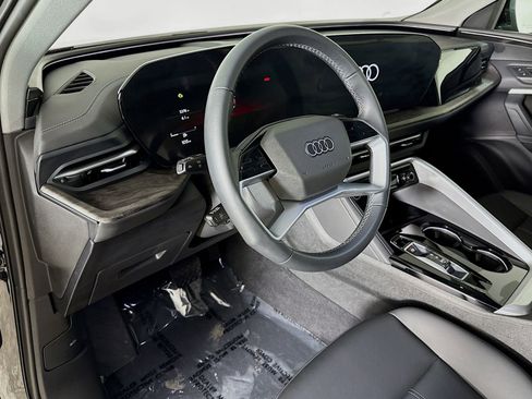 Certified 2025 Audi Q5 Premium w/ Convenience Package AWD/4WD image 9