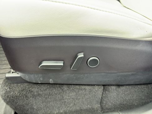 Used 2022 Tesla Model Y Performance AWD/4WD image 18