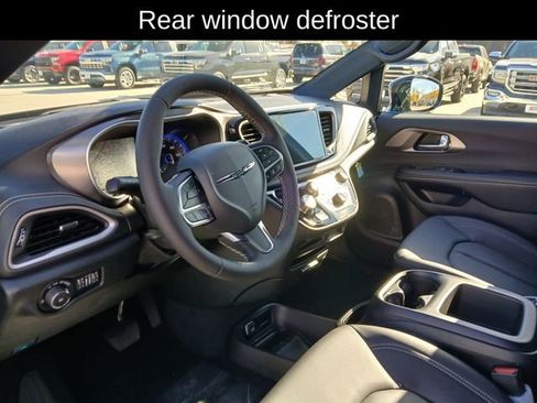 New 2026 Chrysler Pacifica Select image 10