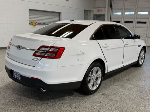 Used 2016 Ford Taurus SEL FWD image 4