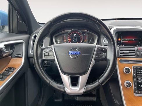 Used 2016 Volvo XC60 T6 Platinum image 12