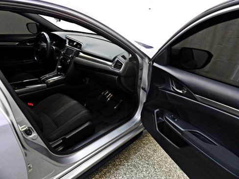 Used 2018 Honda Civic Sport image 12