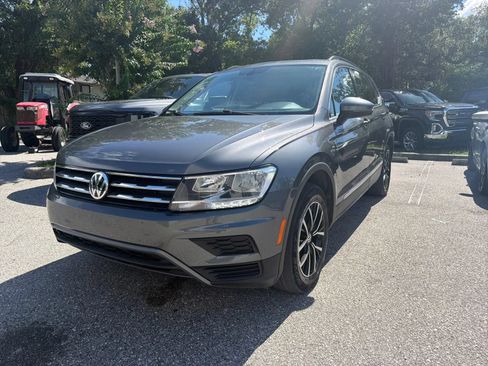Used 2021 Volkswagen Tiguan SEL FWD image 2