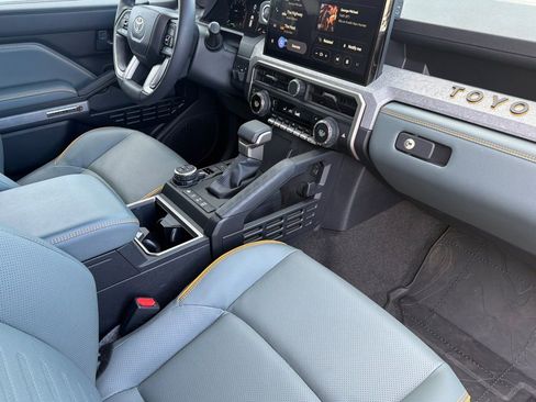 Used 2025 Toyota 4Runner Trailhunter image 16