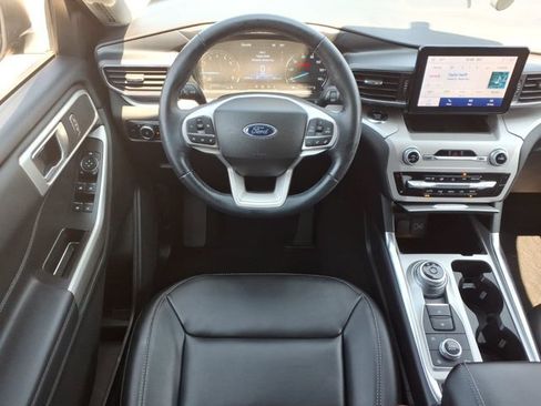 Certified 2023 Ford Explorer XLT w/ Equipment Group 202A AWD/4WD image 5