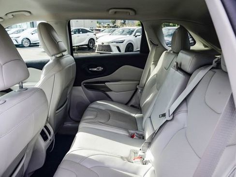 Used 2019 Jeep Cherokee Limited w/ Technology Group image 19