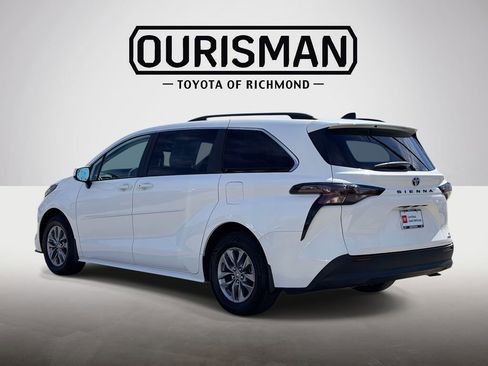 Certified 2023 Toyota Sienna LE image 22