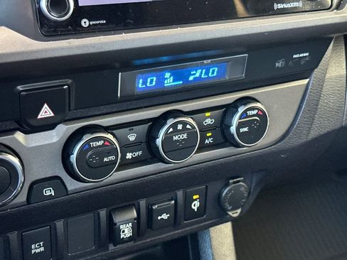 Used 2022 Toyota Tacoma TRD Off-Road image 21