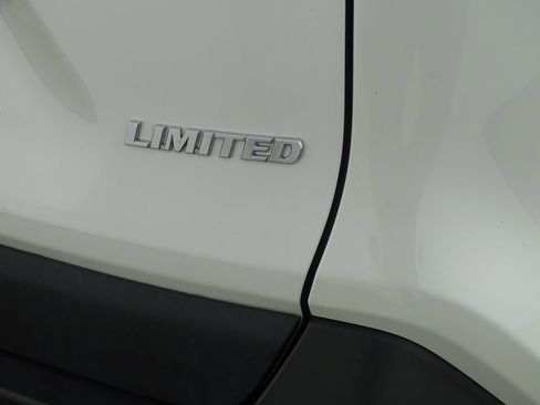 Used 2019 Toyota RAV4 Limited image 45