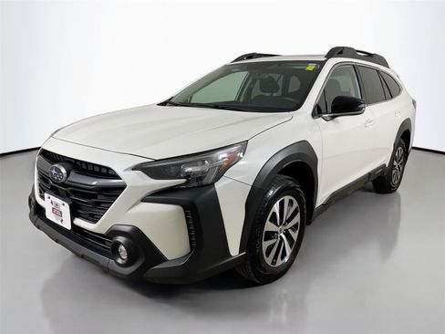 Used 2025 Subaru Outback Premium AWD/4WD image 4