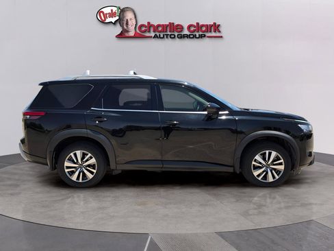 Used 2023 Nissan Pathfinder SL FWD image 7