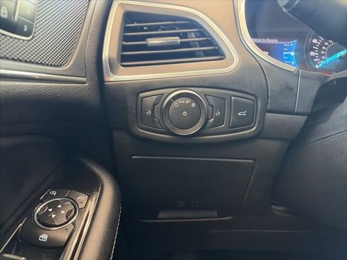 Used 2018 Ford Edge Titanium image 34