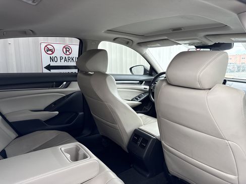 Used 2018 Honda Accord Touring image 37