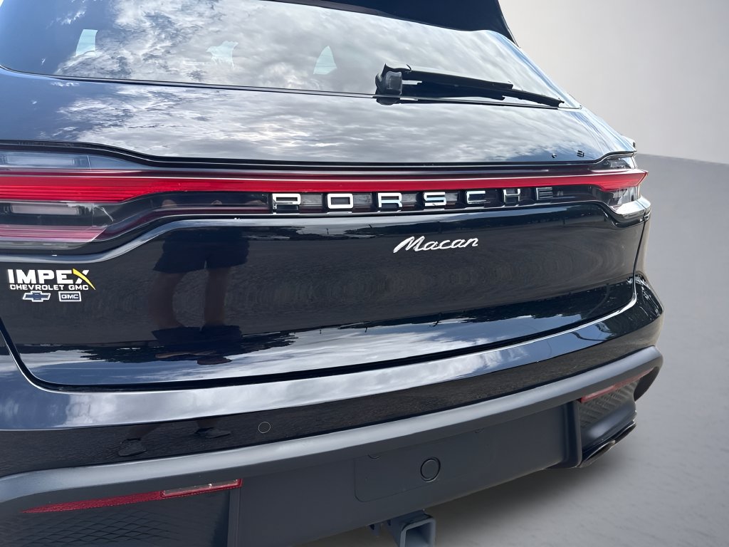 Used 2023 Porsche Macan Turbo AWD/4WD image 72