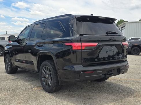 Used 2024 Toyota Sequoia Platinum AWD/4WD image 3