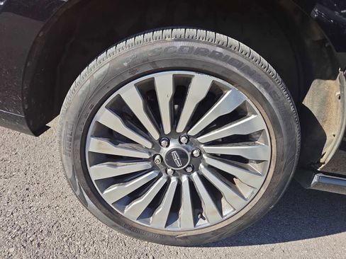 Used 2019 Lincoln Navigator L Reserve image 4
