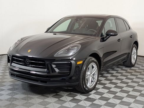Certified 2025 Porsche Macan image 1