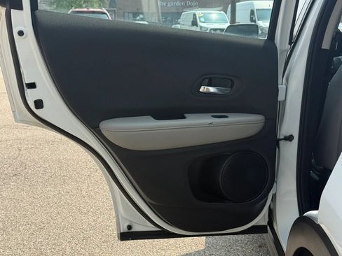 Used 2021 Honda HR-V LX image 12