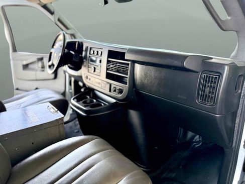 Used 2019 Chevrolet Express 3500 Extended w/ Driver Convenience Package RWD image 18