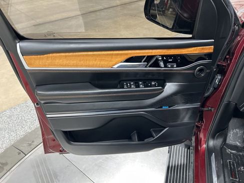 Used 2022 Jeep Grand Wagoneer Series III w/ Rear Seat Video Group 1 image 12