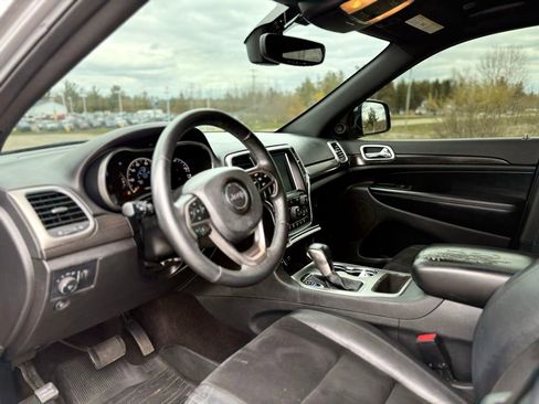 Used 2018 Jeep Grand Cherokee Altitude AWD/4WD image 11