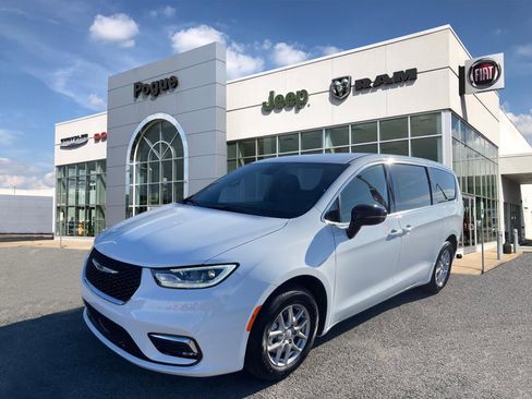 New 2026 Chrysler Pacifica Select image 4
