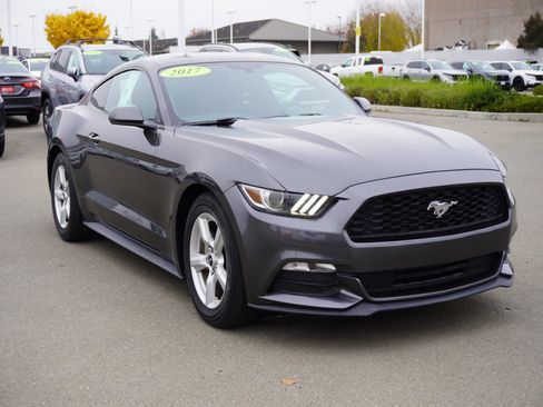 Used 2017 Ford Mustang Coupe image 1