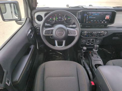 Used 2025 Jeep Wrangler Unlimited Sahara AWD/4WD image 17