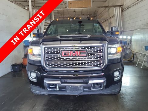 Used 2019 GMC Sierra 2500 Denali w/ Duramax Plus Package AWD/4WD image 1