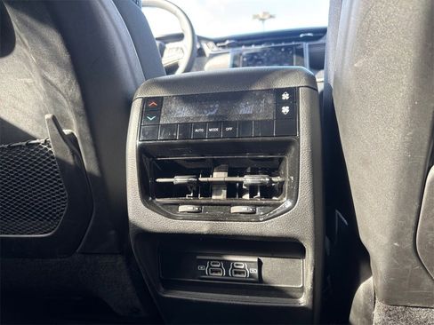 Used 2023 Jeep Grand Cherokee L Laredo image 24