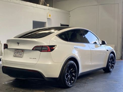 Used 2020 Tesla Model Y Long Range image 4