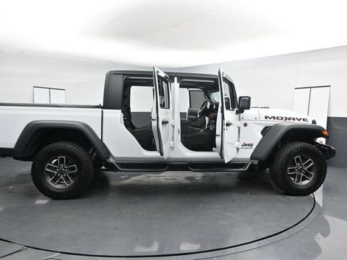 Used 2024 Jeep Gladiator Mojave w/ Technology Group AWD/4WD image 37